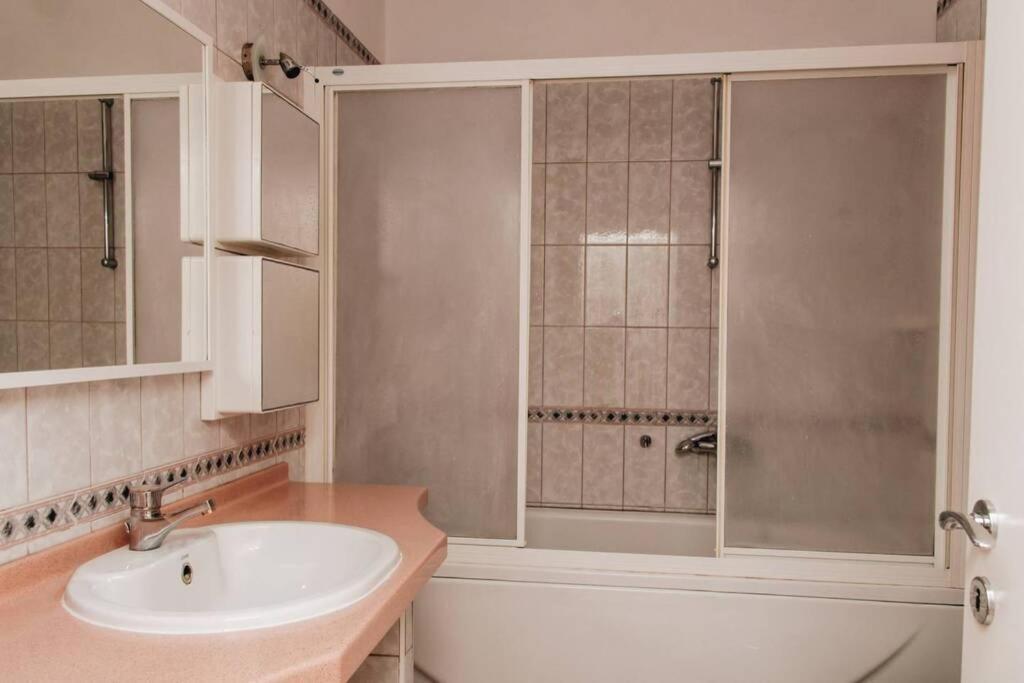 Cosy Apartment In A Quiet Neighborhood Zara Esterno foto